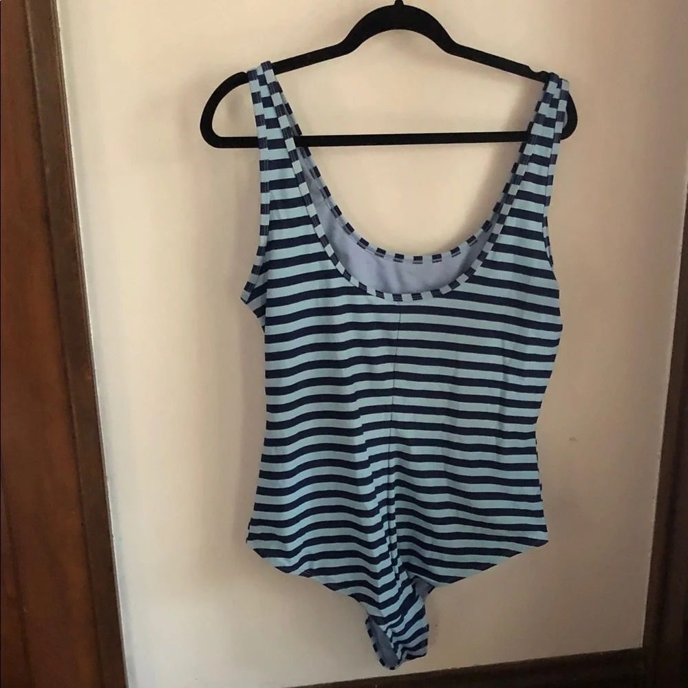 🏊‍♂️🏊‍♀️BASIC EDITIONS Navy and Light Blue Striped Swimsuit 🩱